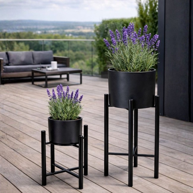 minimalistyczny stojak na rośliny czarny